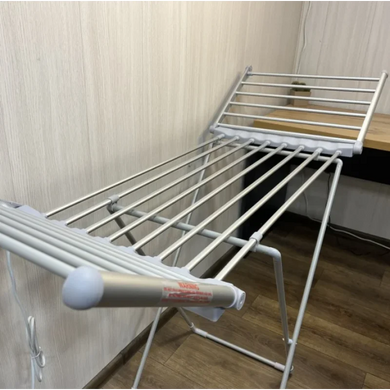 Компактна електрична сушарка для білизни у квартиру